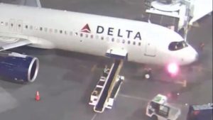 Read more about the article Video: Flames erupt on US jet, passengers scramble down wings