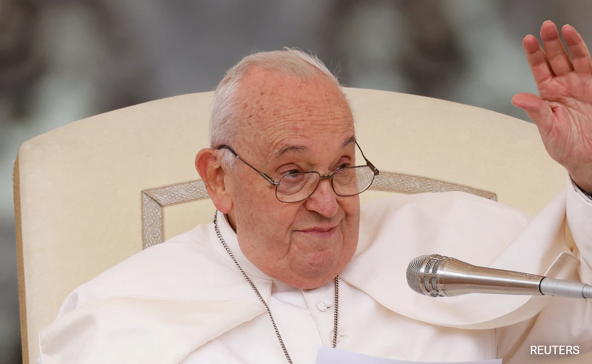 You are currently viewing Pope Francis Used Vulgar Italian Word To Refer To LGBT People: Report