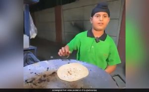 Read more about the article Anand Mahindra Offers To Support Young Boy Selling Rolls On Roadside Cart