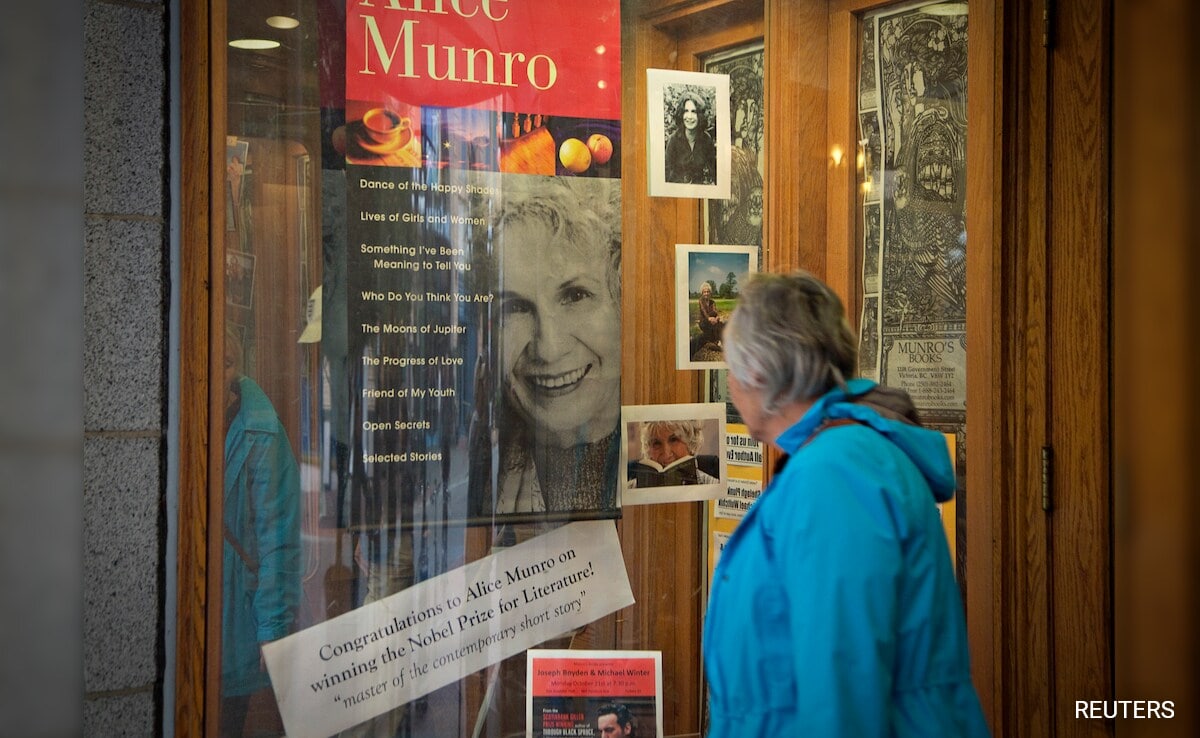 You are currently viewing Alice Munro, Canadian Author Who Won Noble Prize In Literature In 2013, Dies At 92