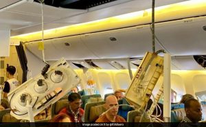 Read more about the article Singapore Airlines Flight Hit By Turbulence Dropped 6,000 Feet In Just 5 Minutes