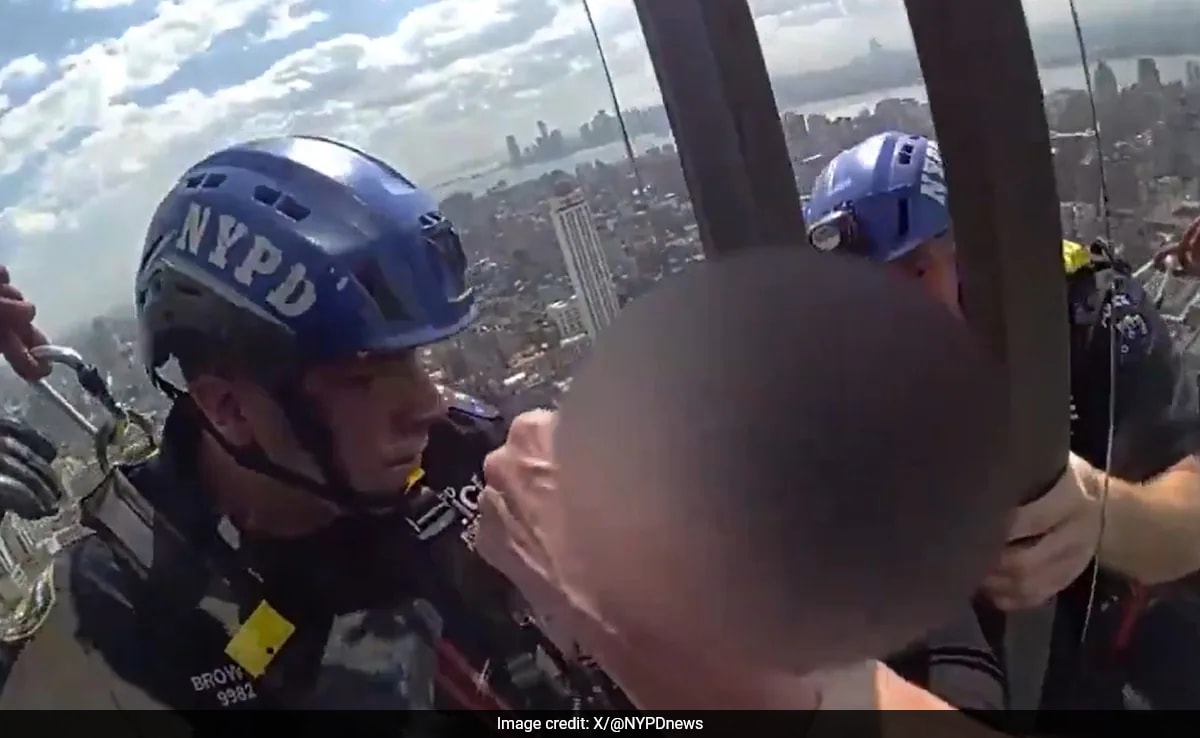 Read more about the article Video Shows Dramatic Rescue Of Woman On Ledge Of 54-Storey Building In New York