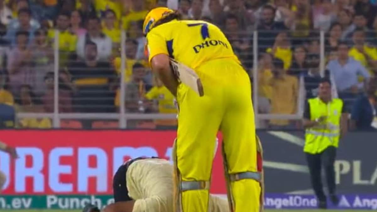 You are currently viewing For Meeting Dhoni Mid-Match, Student Arrested For 'Criminal Trespassing'