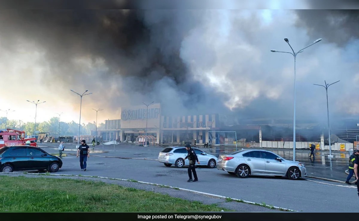 You are currently viewing 2 Killed In Russian Strike On Ukraine DIY Store, Hundreds Feared Inside