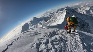 Read more about the article Nepali, British climbers extend Everest records