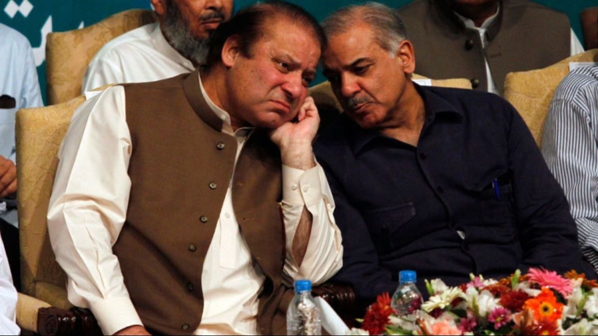 You are currently viewing Pak PM Shehbaz Sharif quits as PML-N chief, Nawaz Sharif to assume post