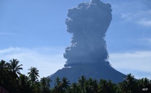Read more about the article Indonesia’s Mount Ibu Erupts Again, Sends Ash Tower 5 km Into Sky