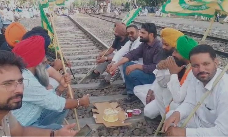 Farmers To Vacate Railway Tracks, Protest To Move Near BJP Leaders' Homes