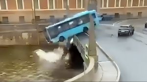 Read more about the article Video: Bus falls off bridge into river in Russia with 20 passengers