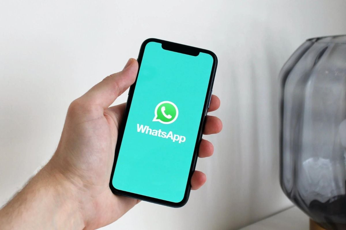 WhatsApp Default Theme Feature Spotted in Development on Latest Beta Version