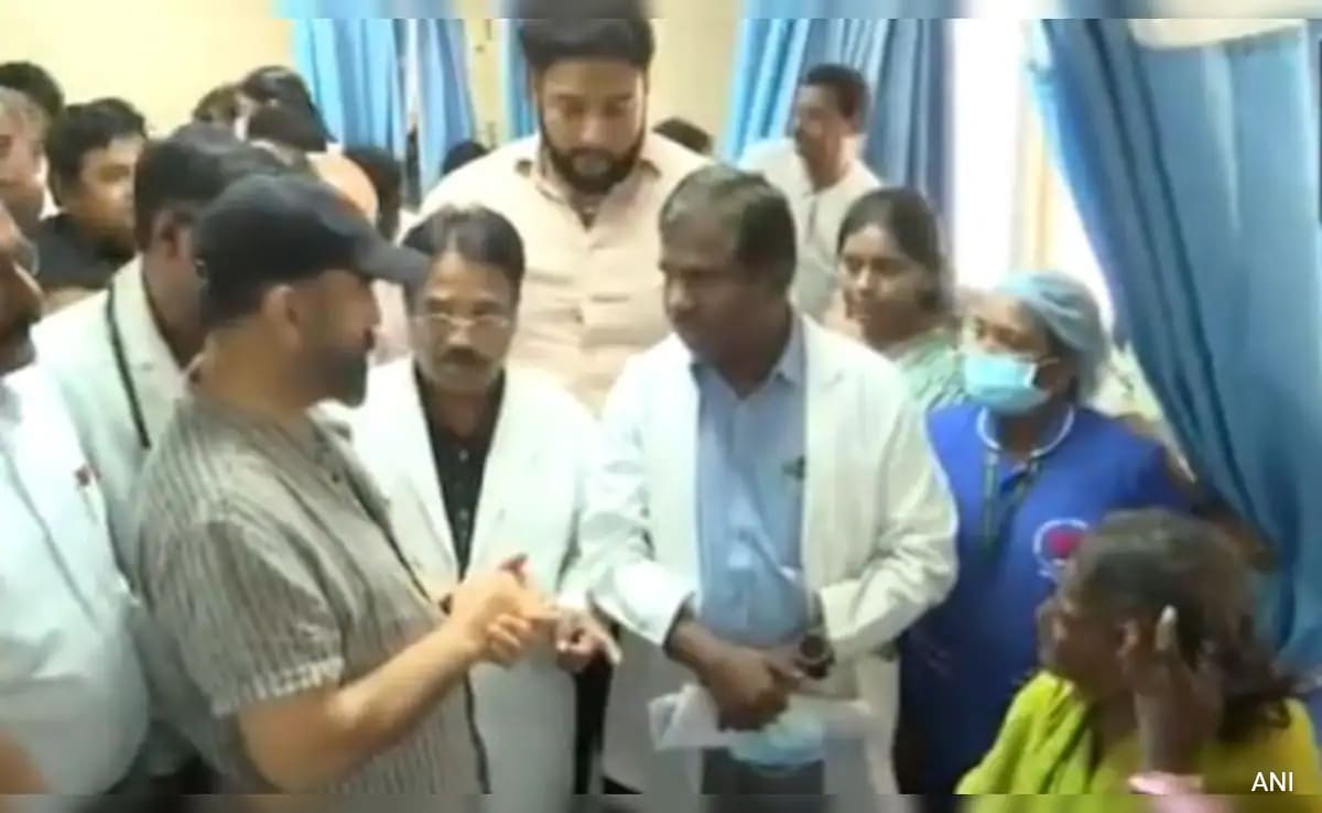 You are currently viewing Kamal Haasan Meets Hooch Tragedy Victims At Medical College In Tamil Nadu