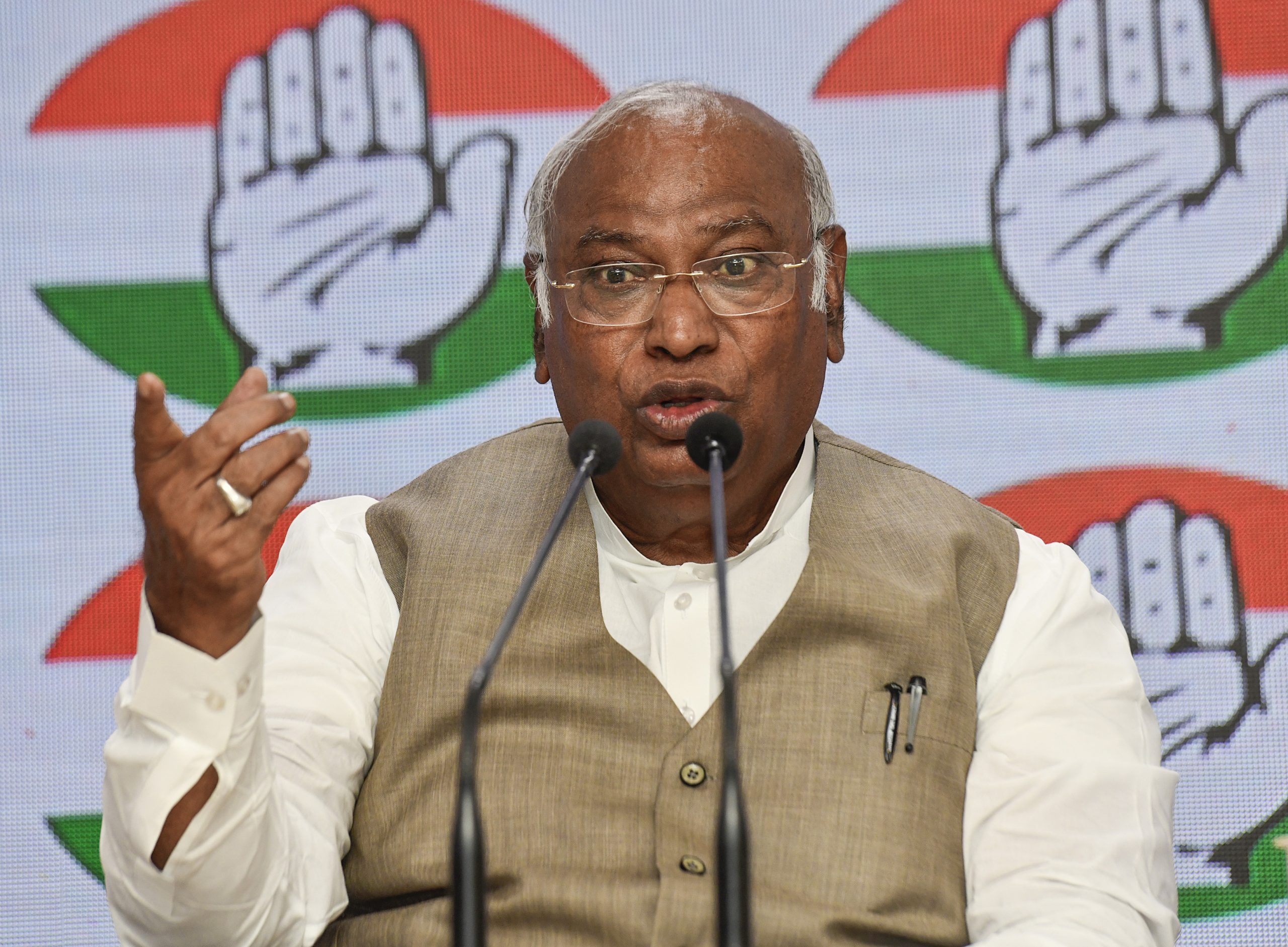 You are currently viewing "NDA Government Formed By Mistake, Won't Last": Mallikarjun Kharge's Claim