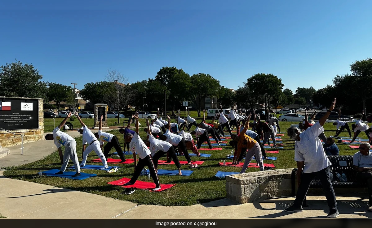 Read more about the article Thousands Participate In Yoga Day Events In Texas, Nearby States Amid Scorching Heat