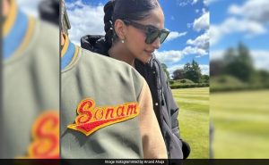 Read more about the article Anand Ahuja Wears A Sweatshirt With Wife Sonam Kapoor's Name Written Over It
