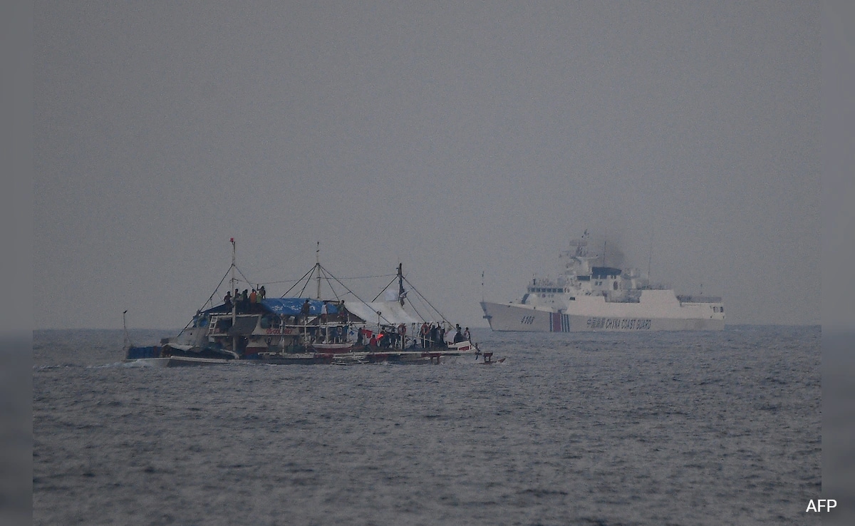 You are currently viewing Philippines Accuses Chinese Ships Of “Ramming”, Damaging Boats