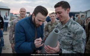 Read more about the article Actor Chris Evans Clarifies He Did Not Sign Israeli Bomb As Pic Goes Viral
