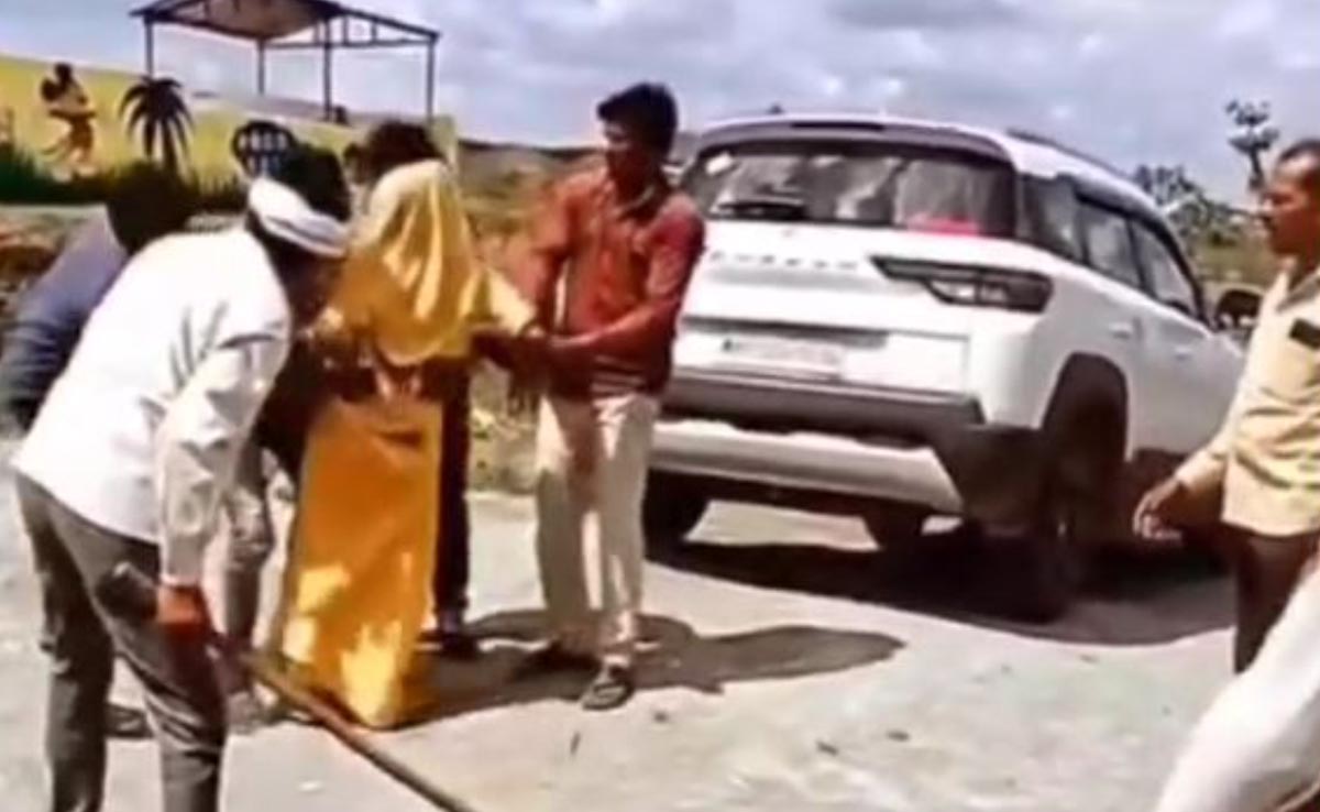 You are currently viewing Woman Beaten With A Stick In Madhya Pradesh, Bystanders Shoot Video