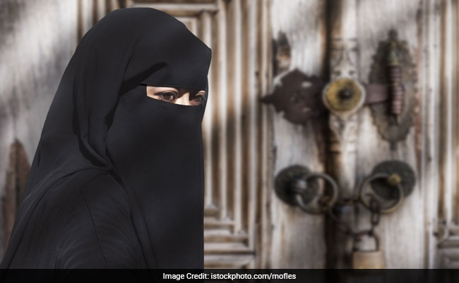 Read more about the article Kolkata College Flags Miscommunication After Teacher Resigns Over Hijab