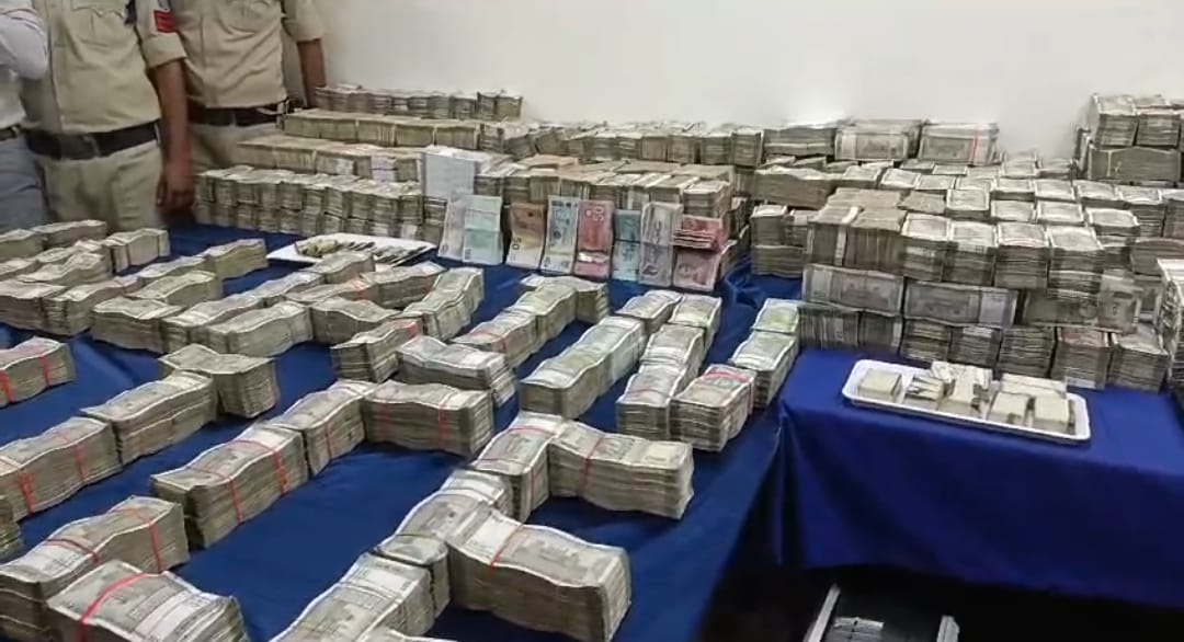 You are currently viewing Huge T20 Betting Racket Busted; Gang Dealt In Dollars, Pounds, Dirhams