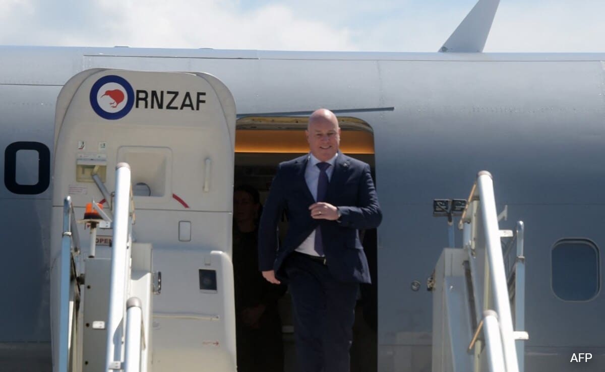 You are currently viewing New Zealand PM Takes Commercial Flight To Japan After His Plane Breaks Down