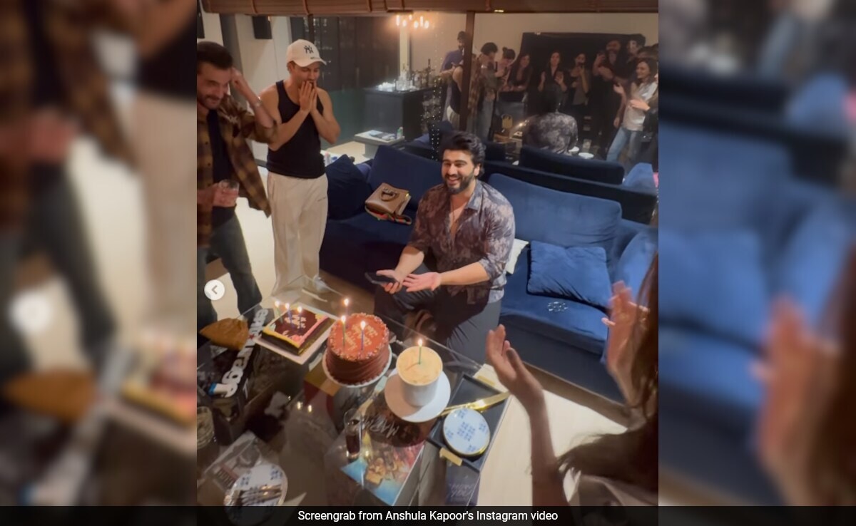 You are currently viewing Inside Arjun Kapoor's Birthday Party. Video Posted By Sister Anshula
