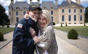 Read more about the article World War II Veteran, 100, Set To Marry Fiancee, 96, In France After D-Day Landings Event