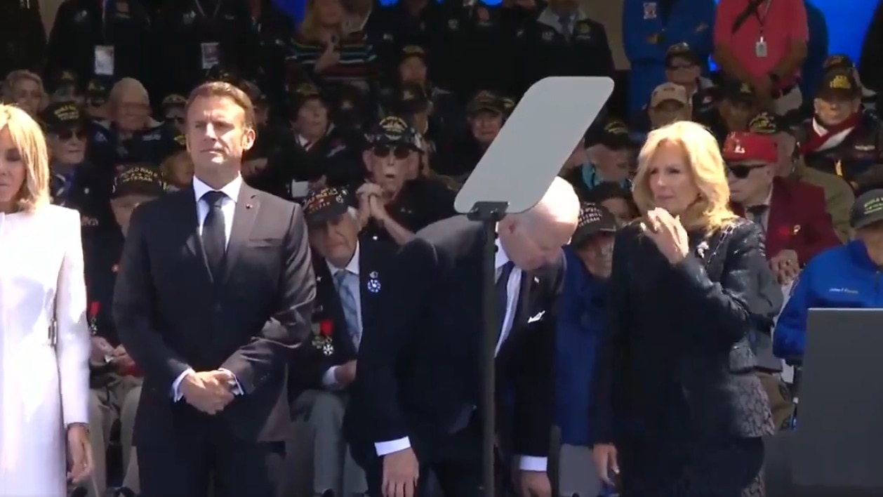 You are currently viewing Watch: Joe Biden’s awkward moment at event in France, wife Jill appears to murmur