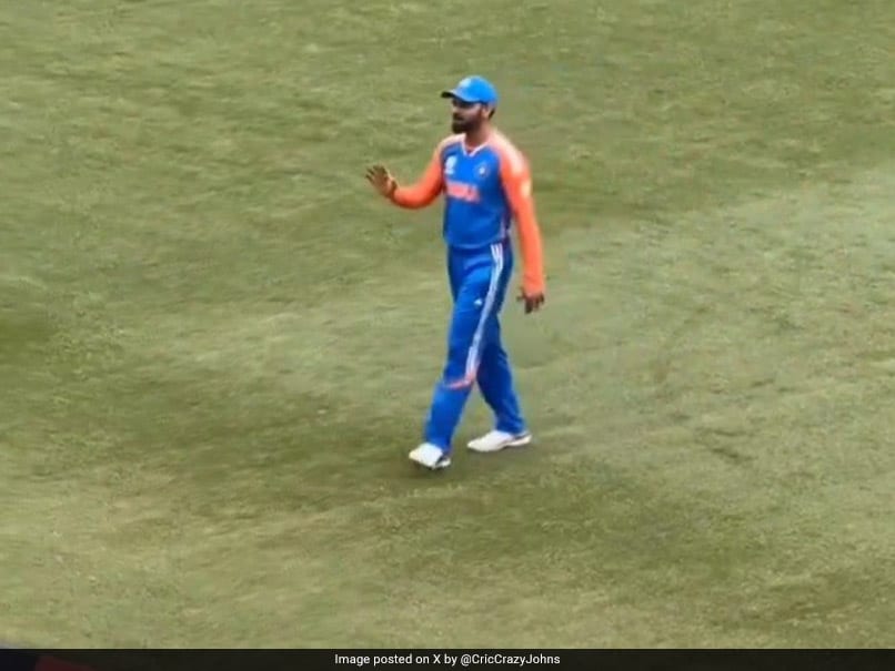 You are currently viewing "Anushka Loves…": On Fans' Unique Chant, Virat Kohli Does This. Watch