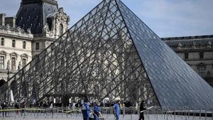 Read more about the article Family robbed by Nazis donates two 17th century paintings back to Louvre