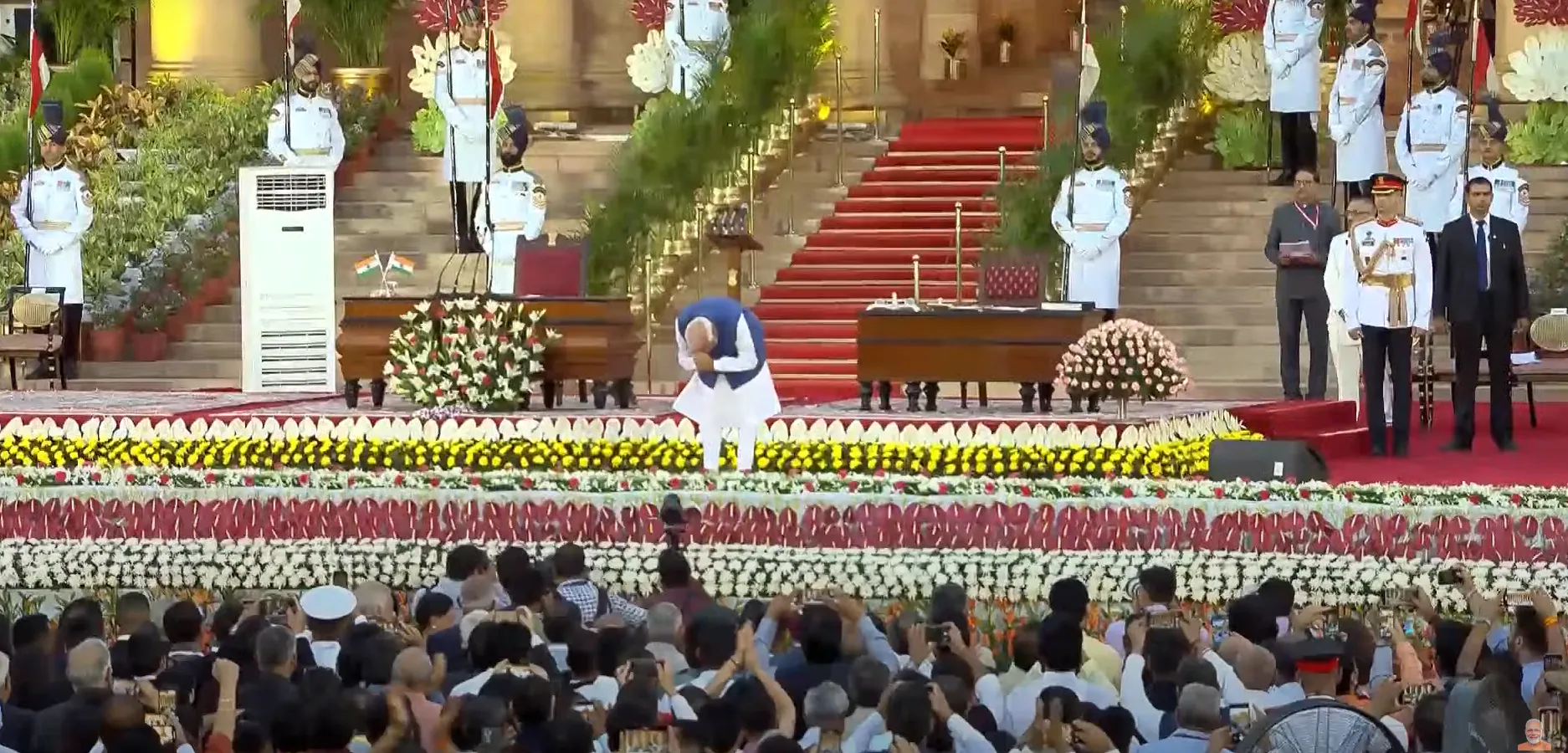 You are currently viewing Watch: PM Modi's Gesture Before Taking Oath At Rashtrapati Bhavan