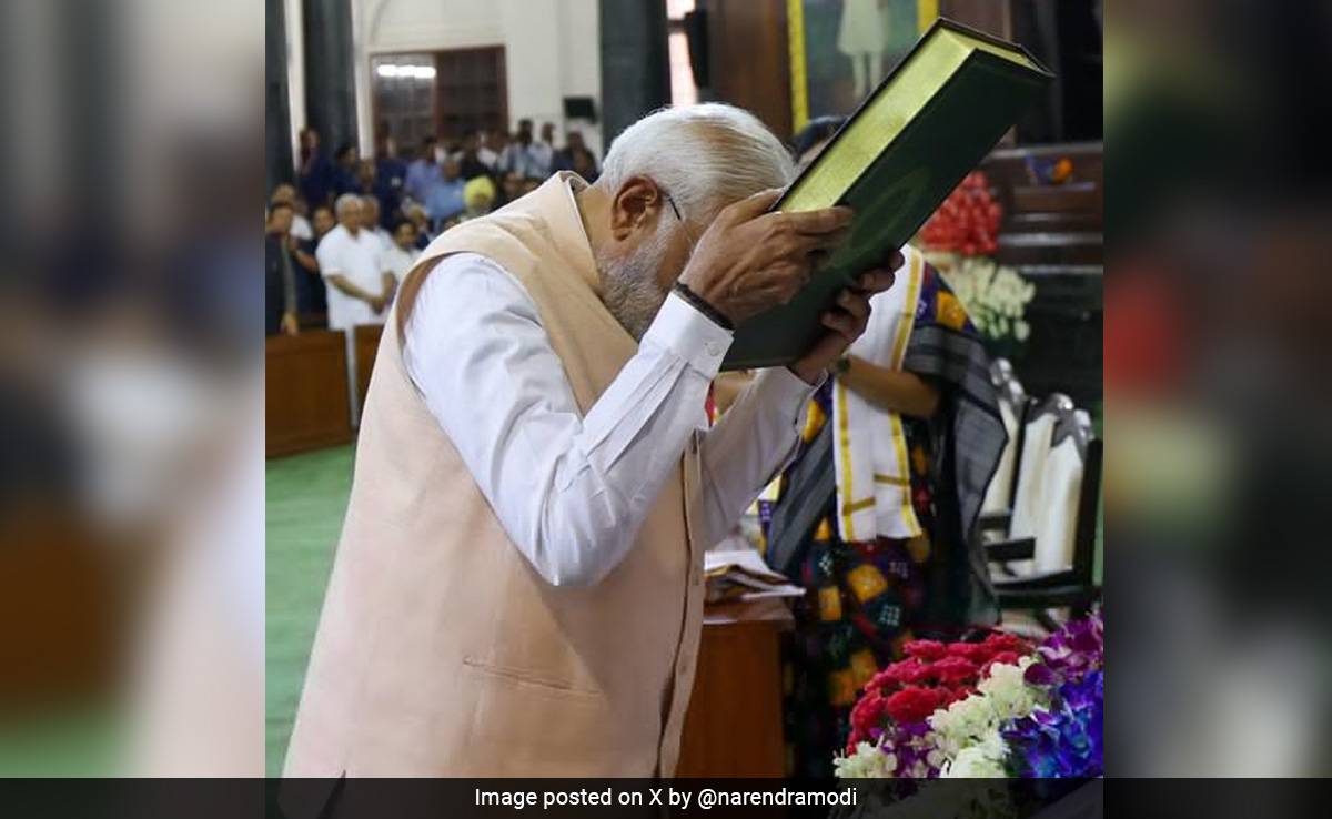 Read more about the article Watch: PM Bows To Constitution, Touches It To Forehead At NDA Meeting