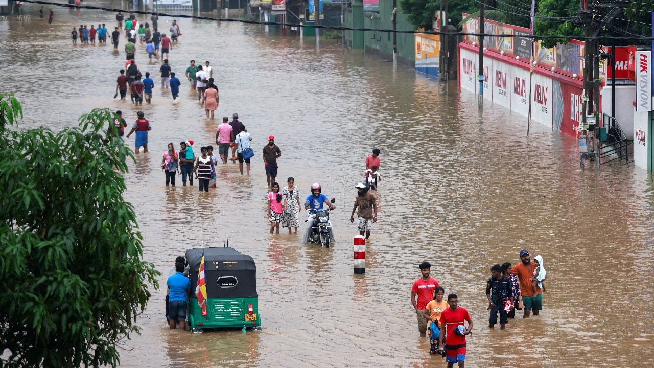 You are currently viewing Sri Lanka: 15 dead in heavy rain, power snapped in several areas, schools shut for today