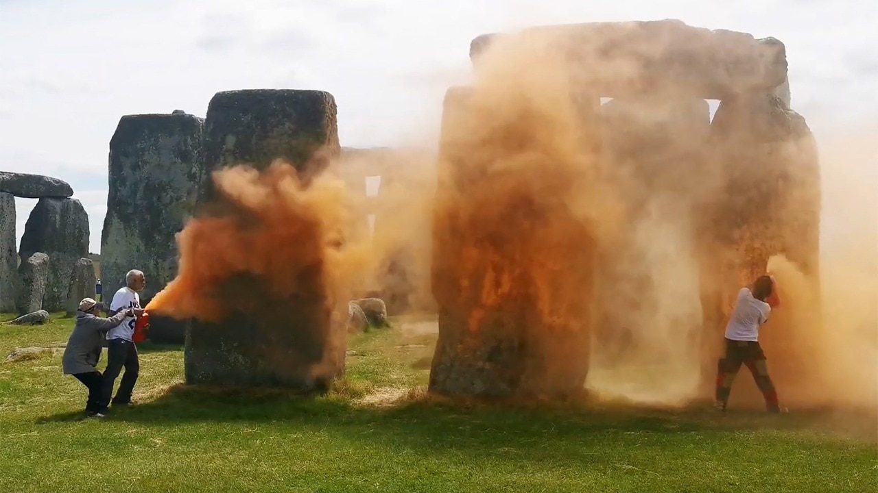 Read more about the article Indian-origin man among 2 arrested for spraying Stonehenge orange