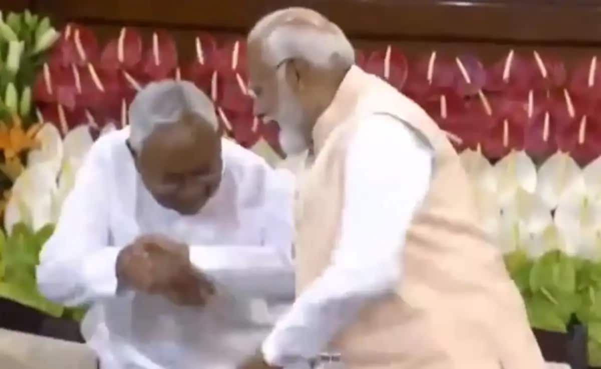 You are currently viewing Nitish Kumar Shamed Bihar When He Touched PM Modi's Feet: Prashant Kishor