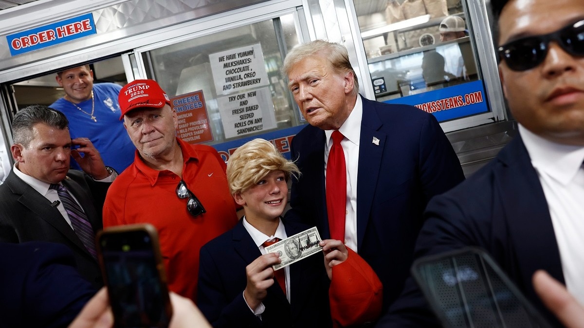 Read more about the article Trump’s gesture for young fan in wig and suit: Photo-op, autographed $20 bill