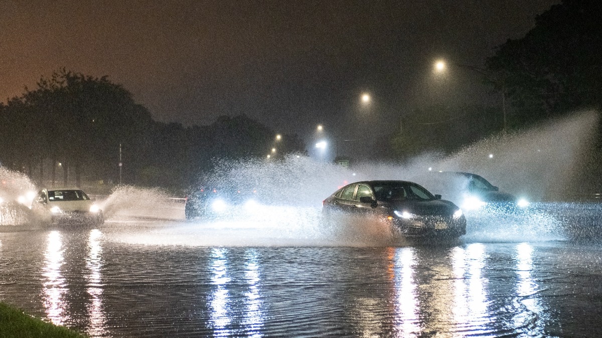 US: Thunderstorms with likely tornadoes hits Chicago, Midwest states