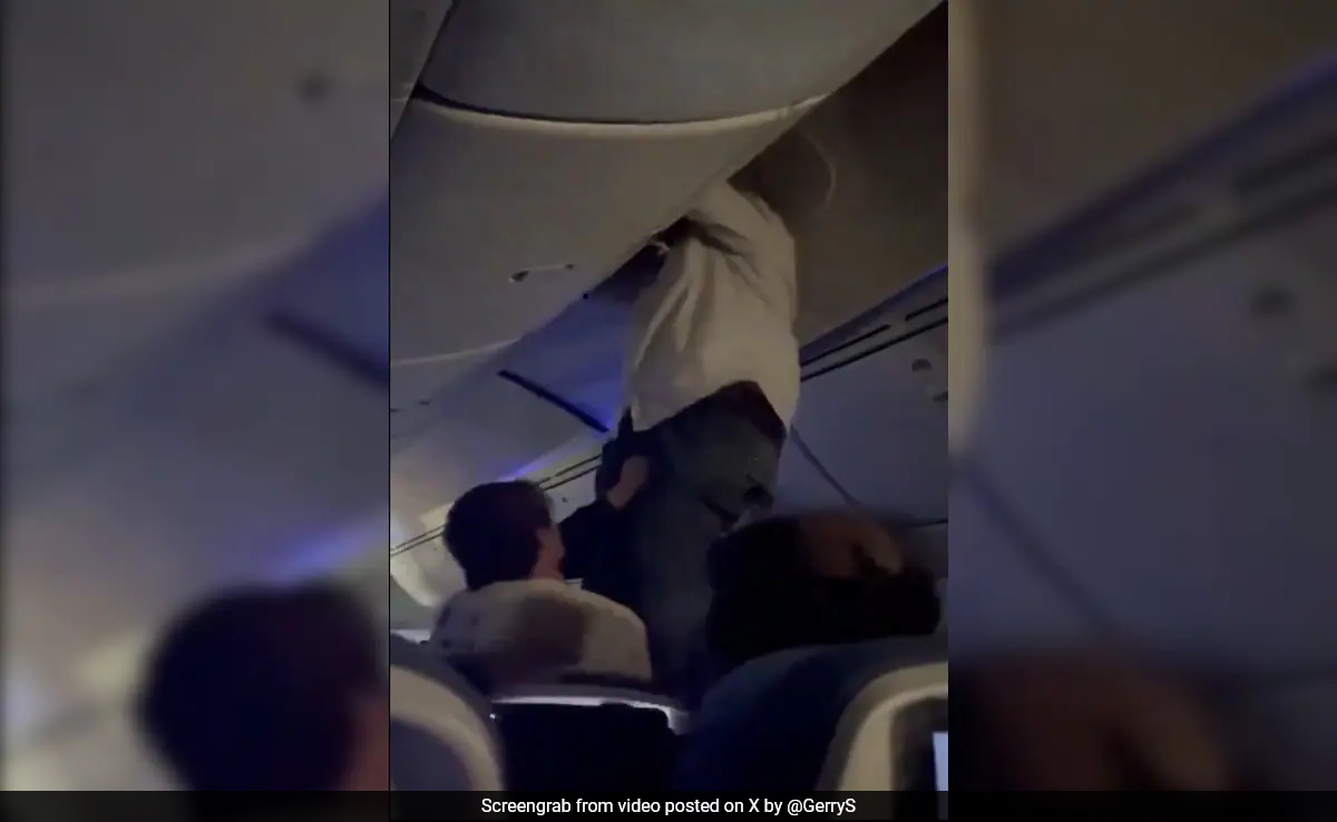 You are currently viewing Passenger Stuck In Overhead Bin During Severe Turbulence On Spain-Uruguay Flight