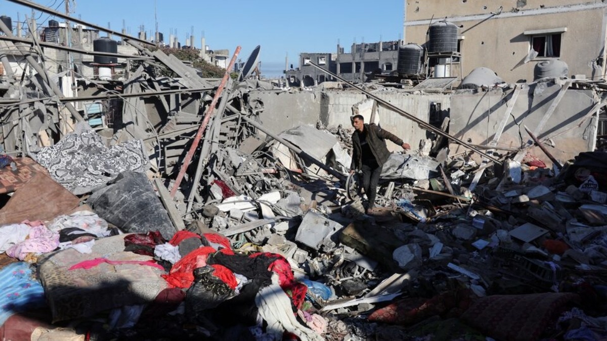 30 dead in Israeli strike on school housing displaced people, Gaza officials say