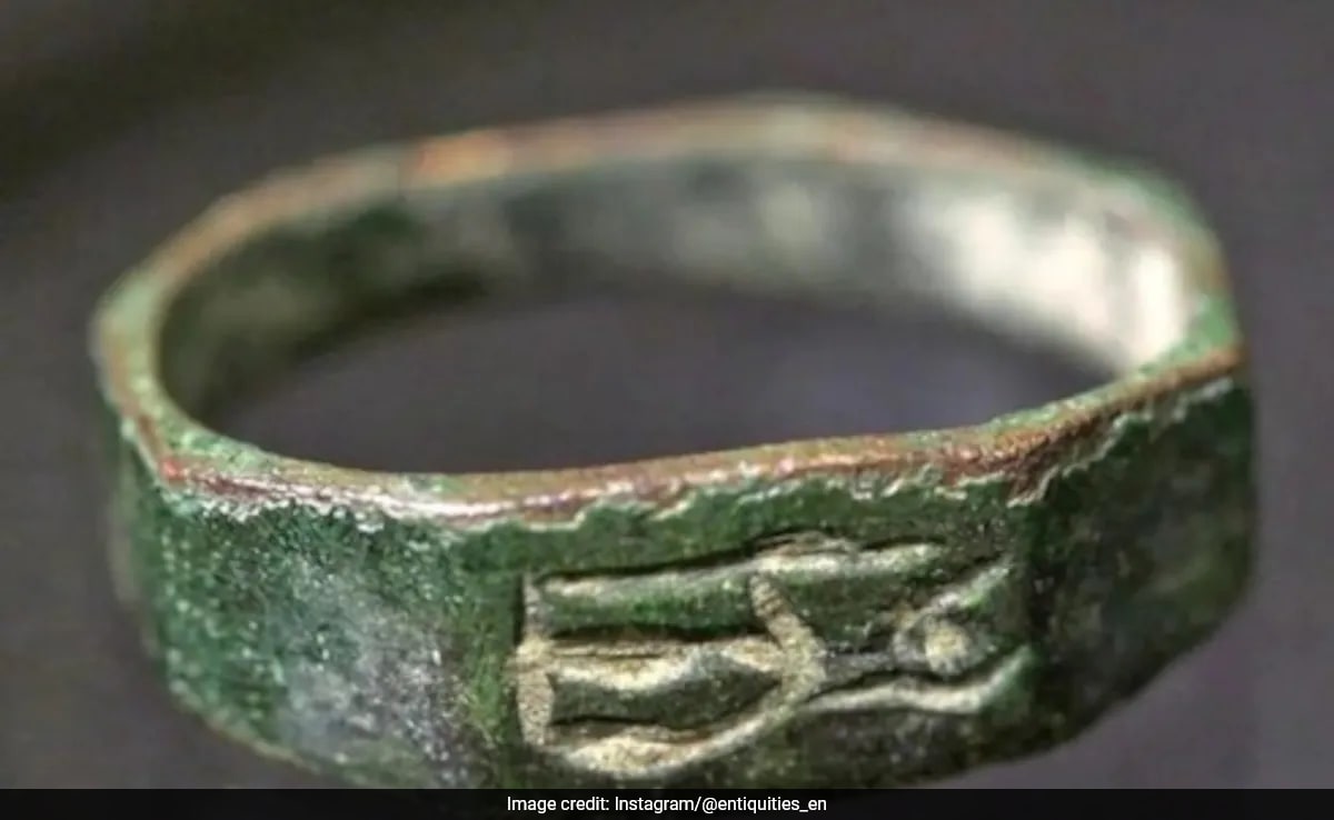 13-Year-Old Stumbles Upon Roman-Era Ring