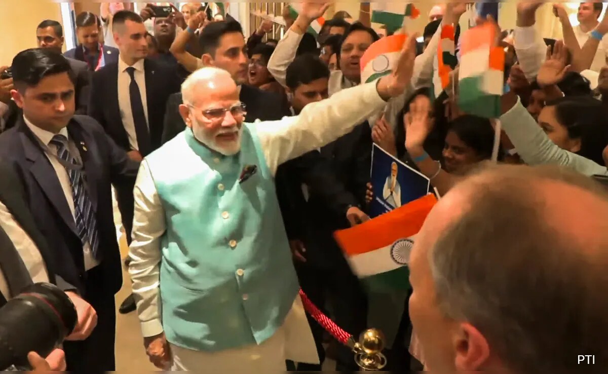 Indian Community’s Big Welcome For PM Modi As He Lands In Moscow