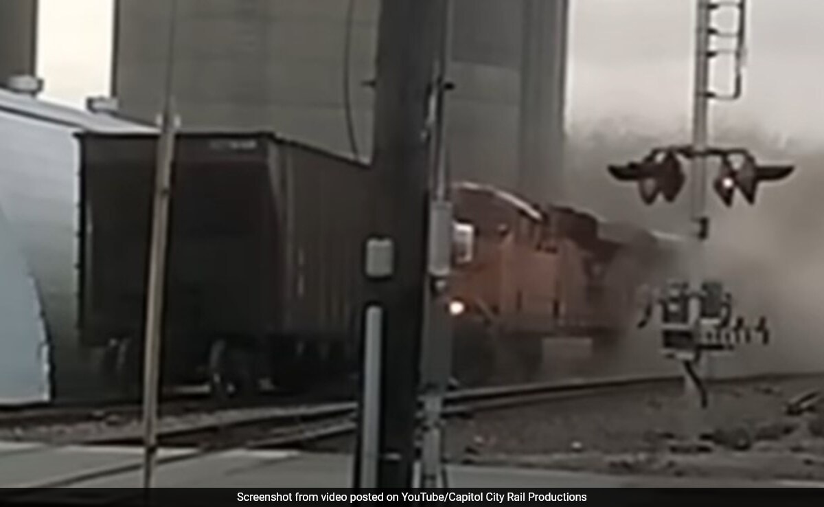 Read more about the article US Teen Charged After He Deliberately Forces Train To Crash For A YouTube Video