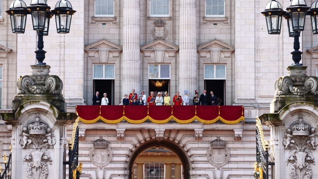 Public to get rare glimpse of Britain’s Buckingham Palace balcony room