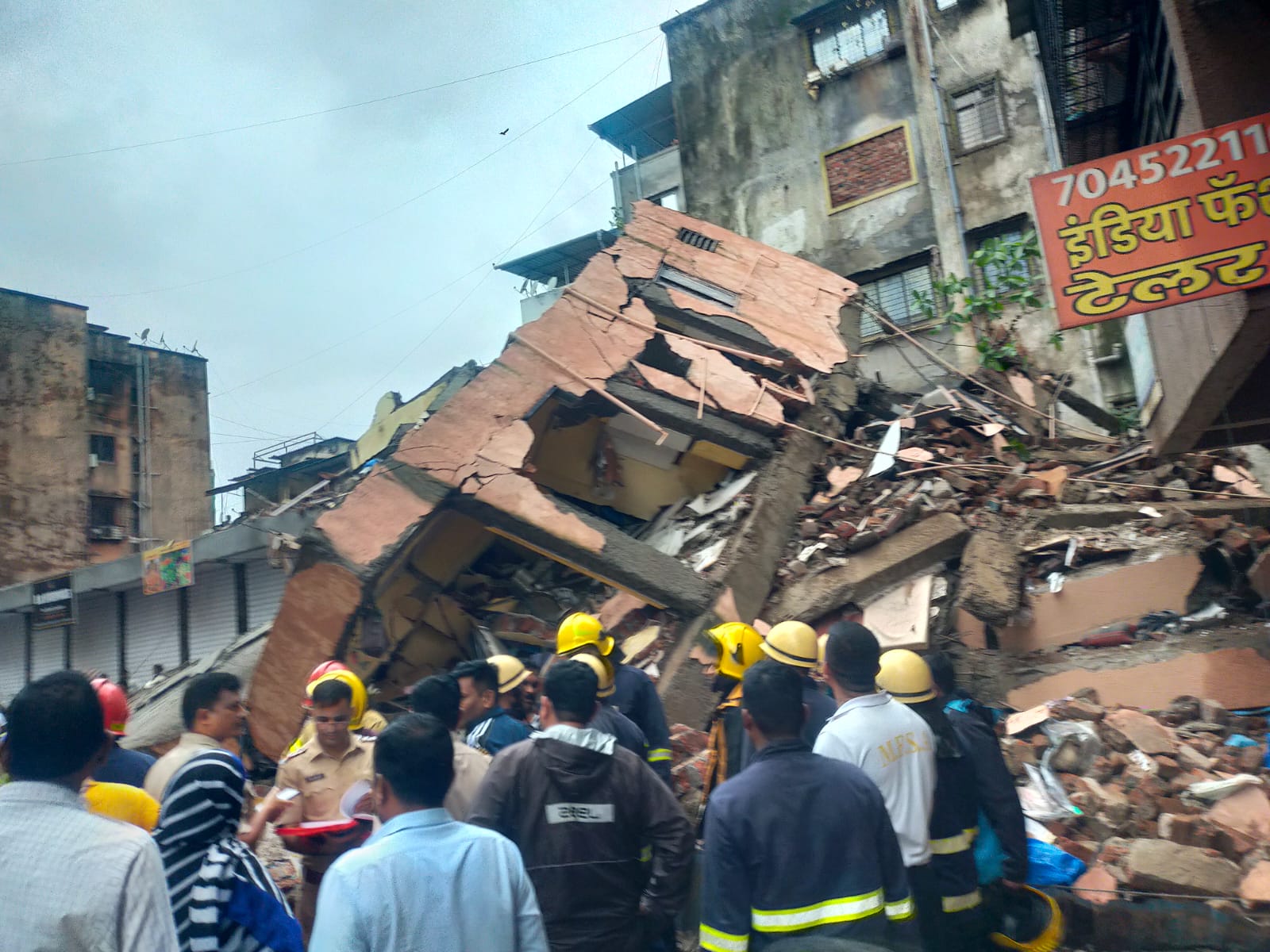 Read more about the article 2 Trapped After 3-Storey Building Collapses In Navi Mumbai, Rescue On