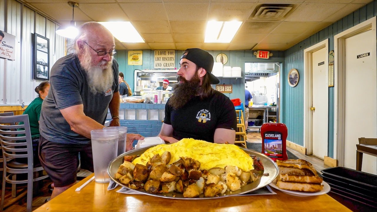 I ORDERED ‘THE WOLVERINE CHALLENGE’ IN A PACKED RESTAURANT IN CLEVELAND! | BeardMeatsFood