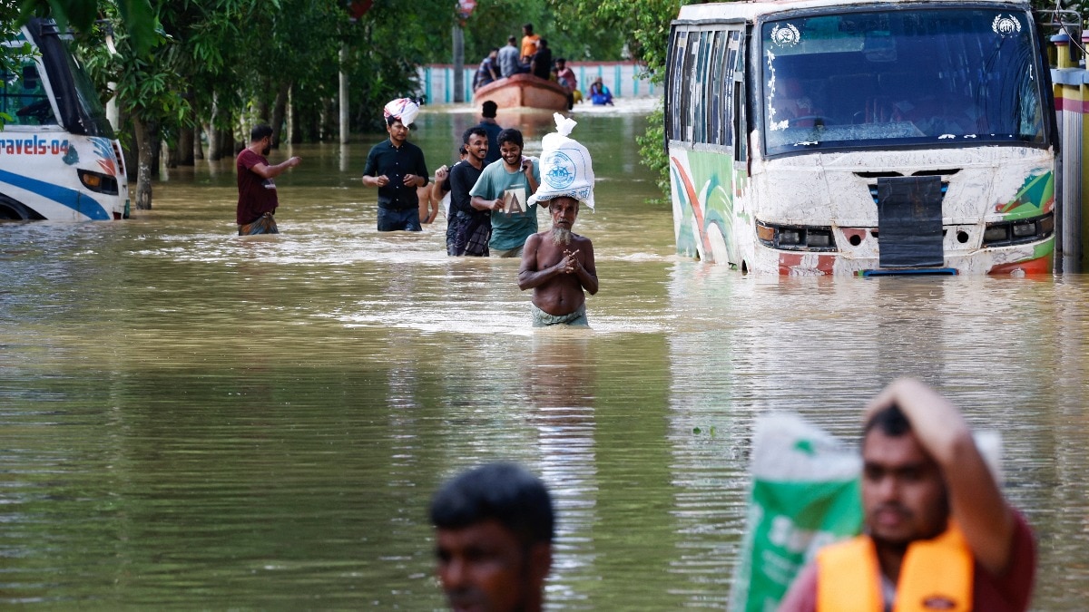 Bangladesh flood subsides but 3 lakh people in shelter camps