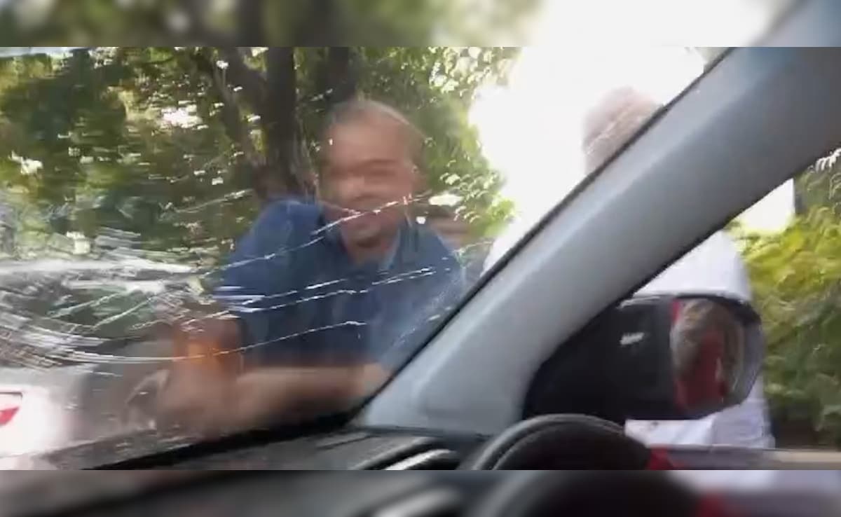 Video: Man With Rod Smashes Car Windows, Children Scream In Horror