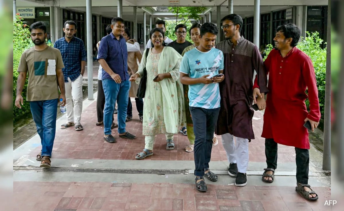 Bangladeshi Students On Alert, To Remain On Streets To Resist Chaos