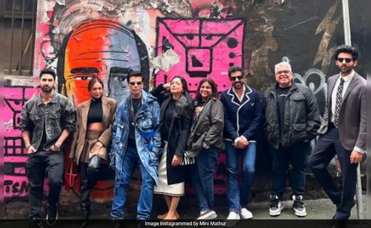 Karan Johar, Kartik Aaryan, Malaika Arora Become "Melbourne Street Posers". Courtesy Mini Mathur