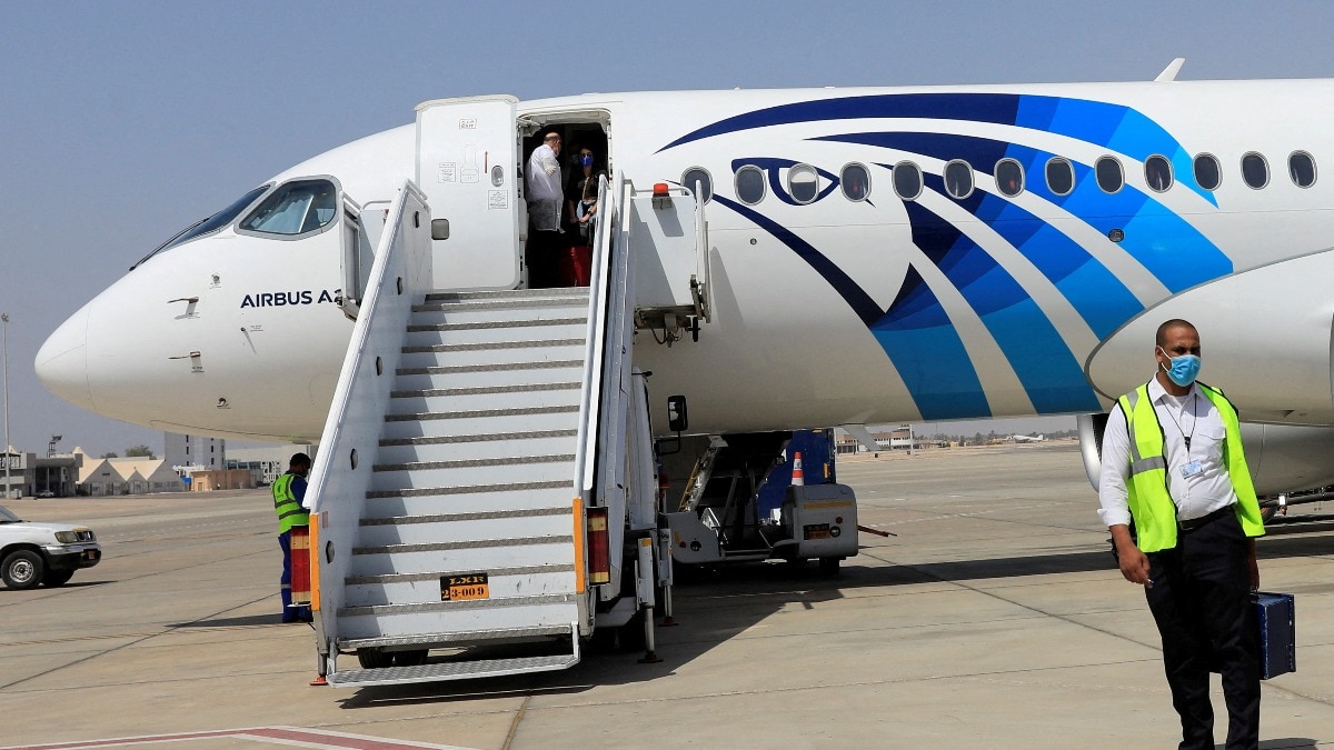 Egypt asks airlines to avoid Iranian airspace for three hours on Thursday amid growing tensions between Iran and Israel