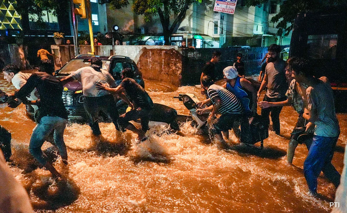 2 Dead, Schools Shut, Roads Flooded: Delhi On Rain Red Alert